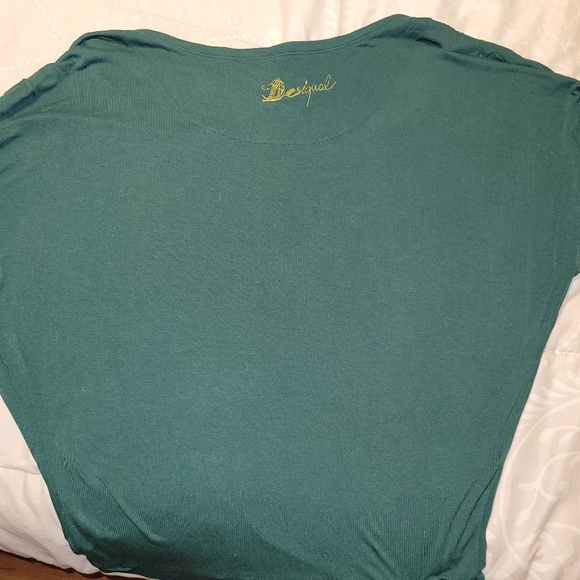 Desigual clothing. Two skirts. Two shirts. - Picture 4 of 8